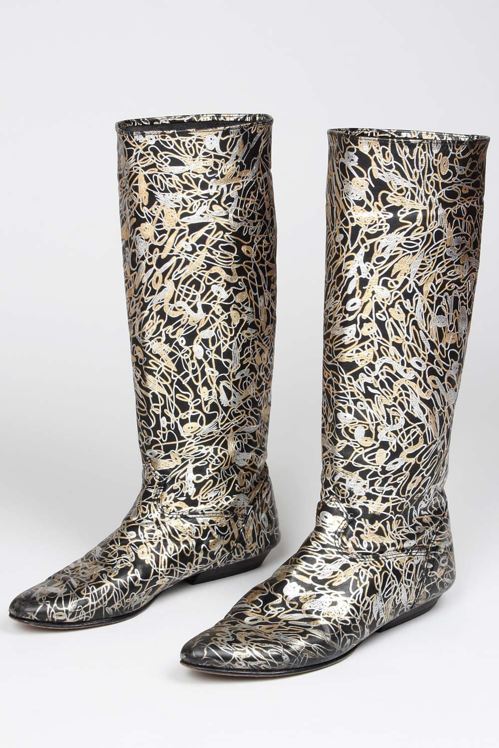 VINTAGE 1980s METALLIC LEATHER BOOTS ANGLE